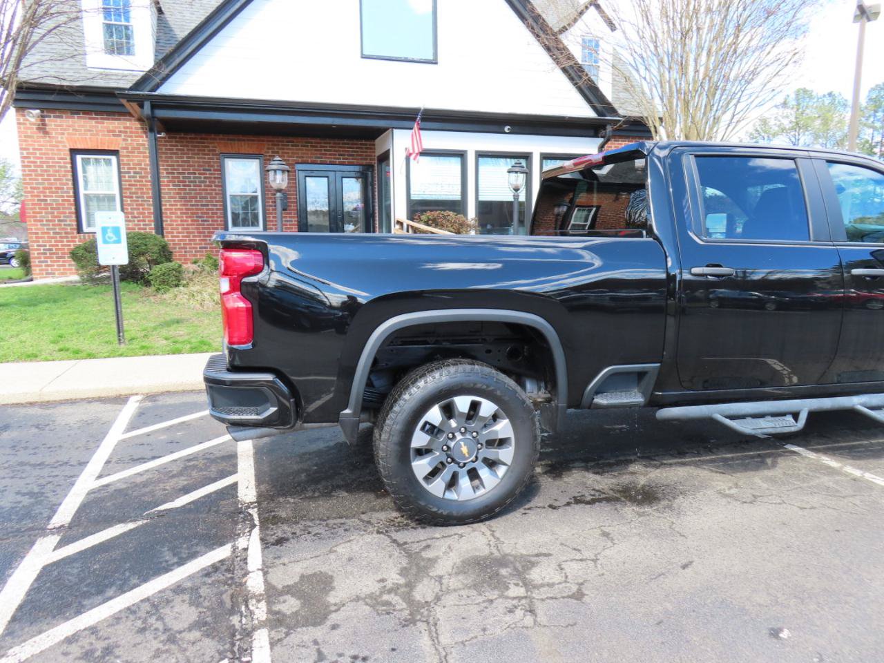 Used 2024 Chevrolet Silverado 2500 Custom w/ Z71 Off-Road Package AWD/4WD image 9