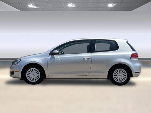 Used 2012 Volkswagen Golf 2-Door FWD image 2