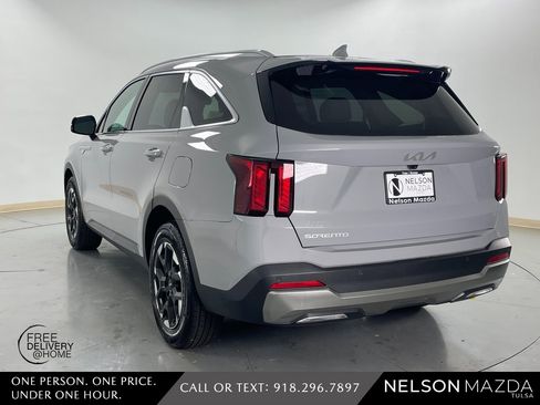Used 2025 Kia Sorento S w/ Panoramic Sunroof Package image 8