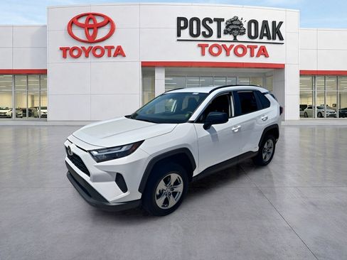 Used 2025 Toyota RAV4 LE AWD/4WD image 4