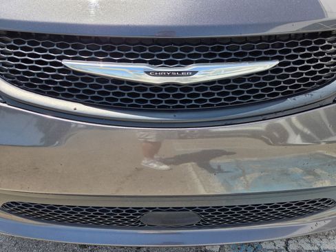 Used 2022 Chrysler Voyager LX FWD image 7