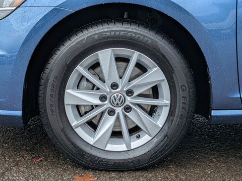 Used 2019 Volkswagen Golf S image 34