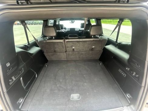 Used 2025 Jeep Wagoneer L Series II w/ 8-pass Seating Package AWD/4WD image 6
