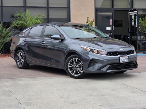 Used 2024 Kia Forte LXS FWD image 3