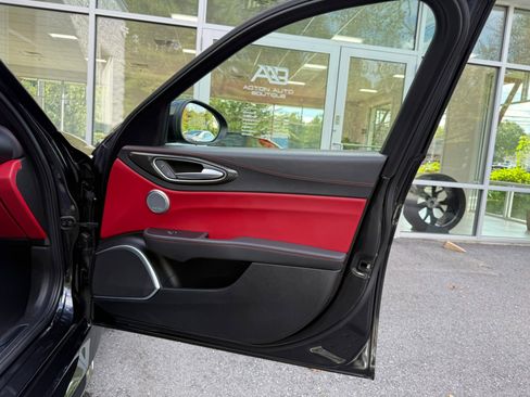 Used 2021 Alfa Romeo Giulia Quadrifoglio image 42