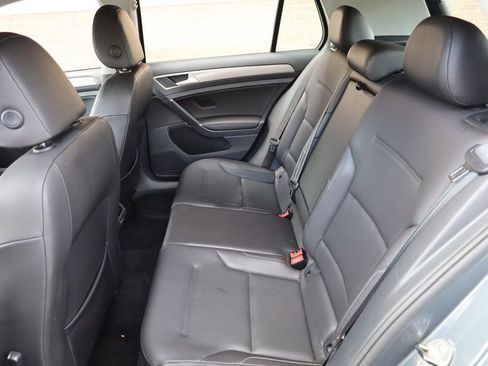 Used 2015 Volkswagen Golf S image 19