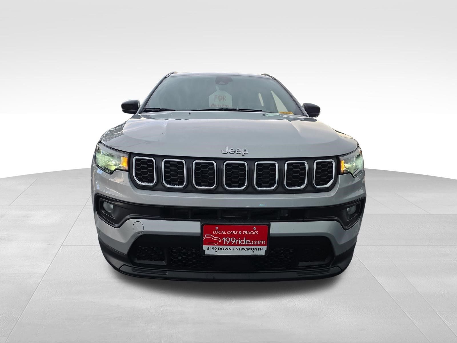 Used 2024 Jeep Compass Latitude AWD/4WD image 3