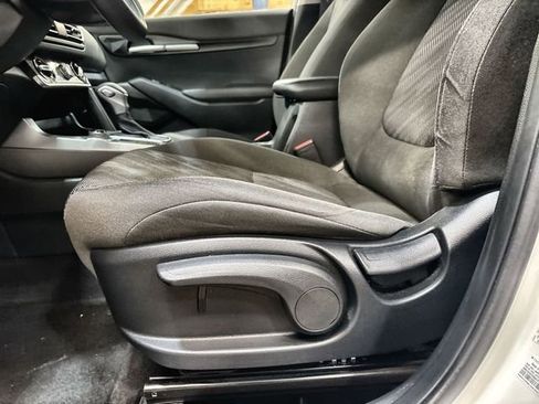 Certified 2022 Kia Seltos LX image 16