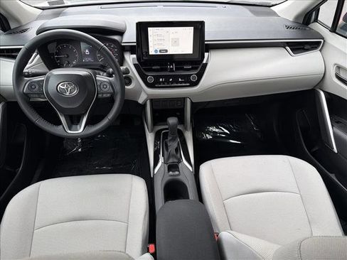 Certified 2025 Toyota Corolla Cross LE image 25