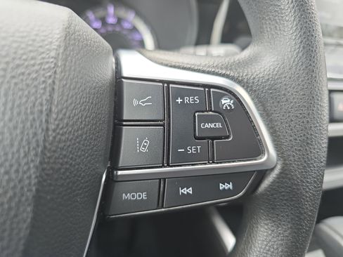 Used 2021 Toyota Highlander L image 17