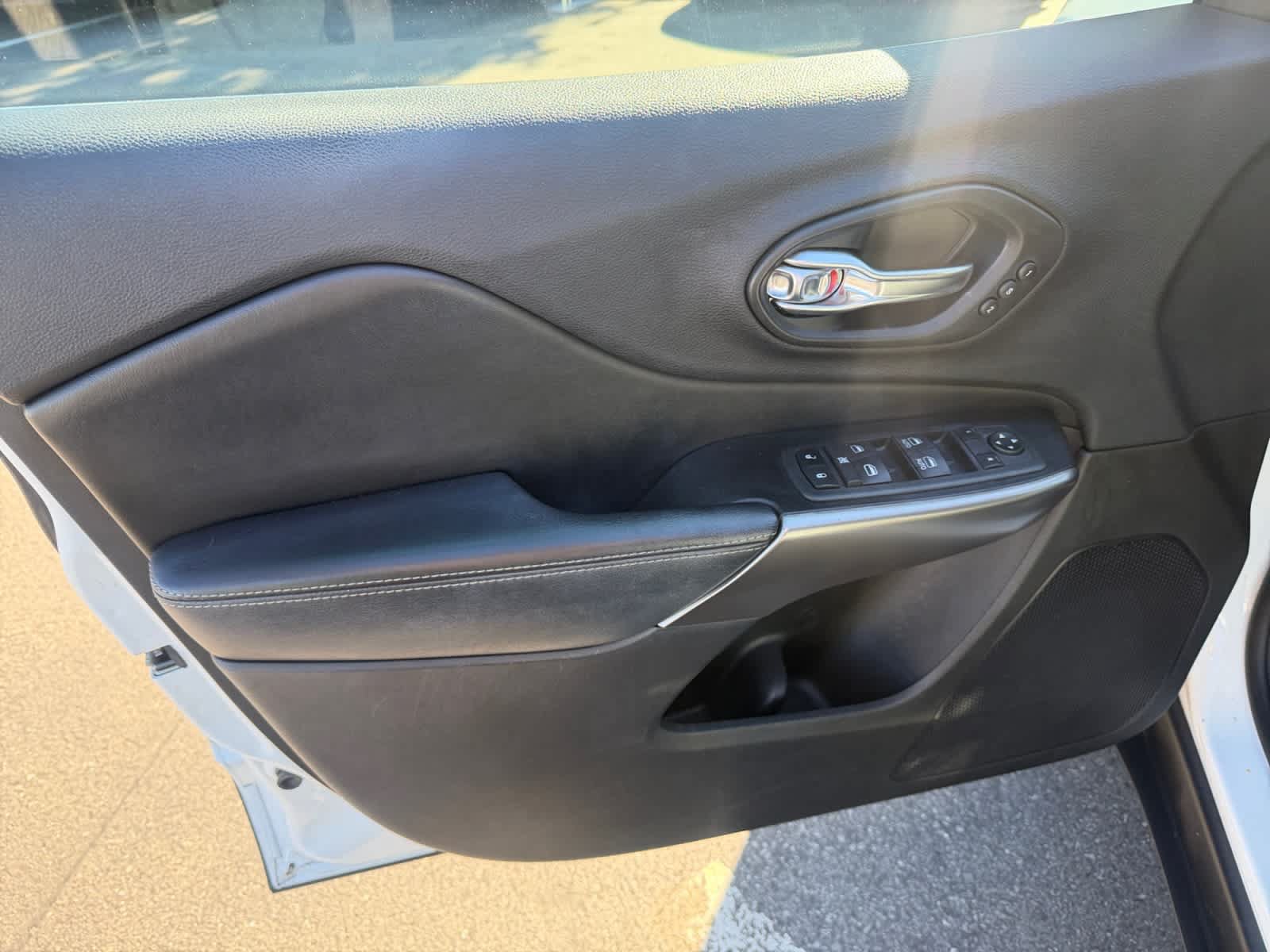 Used 2020 Jeep Cherokee Limited AWD/4WD image 14