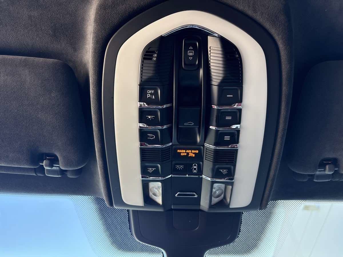 Used 2014 Porsche Cayenne GTS AWD/4WD image 27