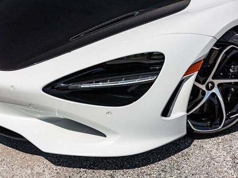 Used 2024 McLaren 750S Spider image 17