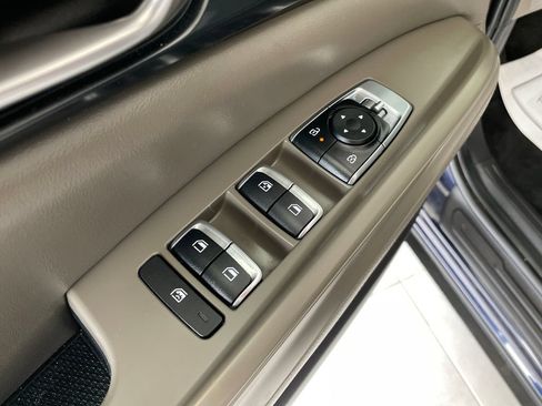 Used 2026 Kia Carnival FWD image 10