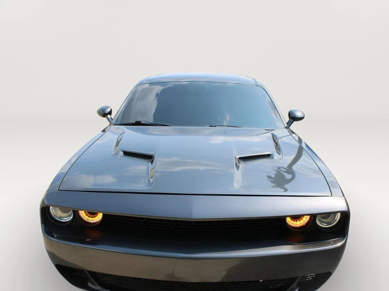 Used 2018 Dodge Challenger SXT RWD image 2