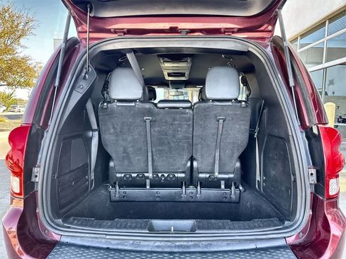 Used 2018 Dodge Grand Caravan GT image 23
