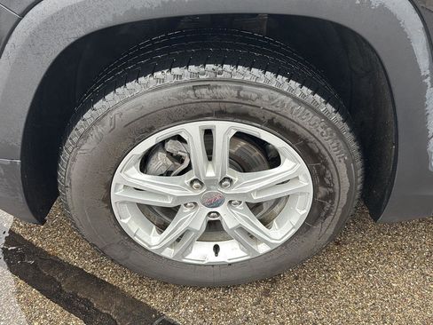 Used 2024 GMC Terrain SLE w/ Driver Convenience Package image 12