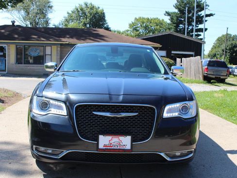 Used 2016 Chrysler 300 C AWD/4WD image 4