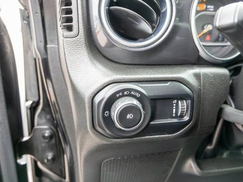 Used 2023 Jeep Wrangler Unlimited Sahara AWD/4WD image 17