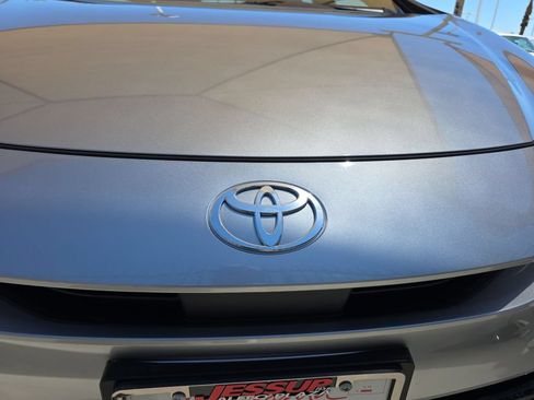 Used 2026 Toyota Prius XLE FWD image 32
