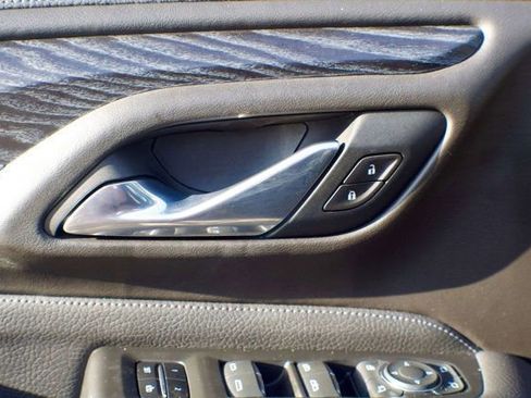 Used 2021 GMC Yukon XL Denali w/ Denali Premium Package image 37