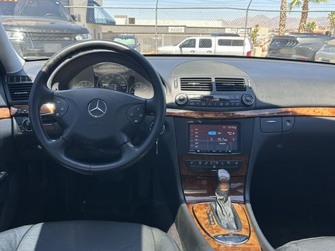 Used 2005 Mercedes-Benz E 500 Sedan image 13