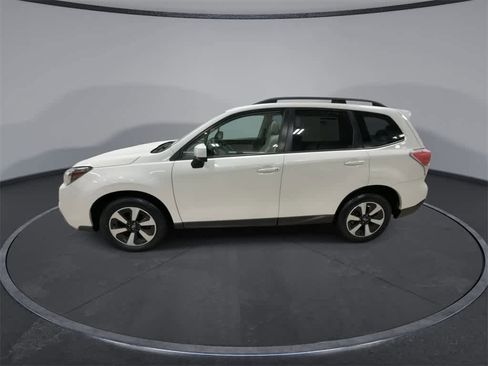 Used 2017 Subaru Forester 2.5i Premium image 5