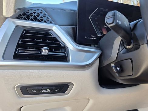 Used 2024 BMW X7 xDrive40i w/ Executive Package image 22