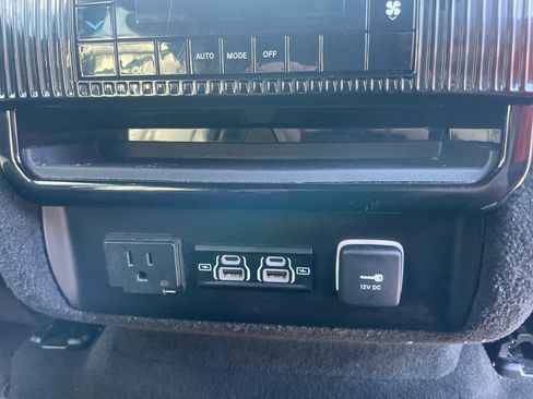 Used 2024 Jeep Wagoneer Series II w/ Flexible Seating Group AWD/4WD image 17