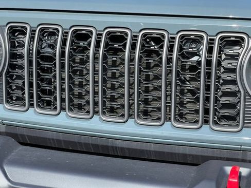 New 2026 Jeep Wrangler Unlimited Rubicon w/ Xtreme 35 Tire Package image 38