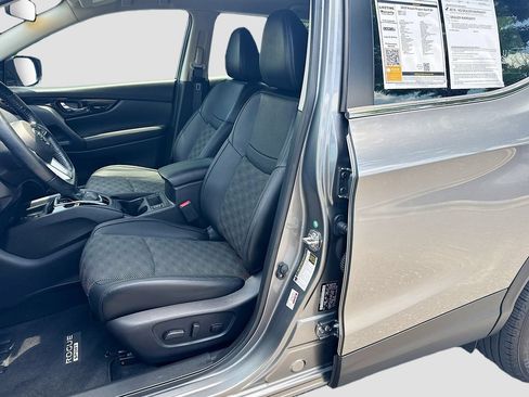Certified 2022 Nissan Rogue Sport SV w/ Technology Package FWD image 27
