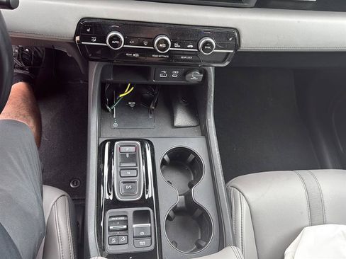 Used 2025 Honda Pilot EX-L image 9