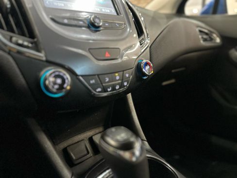 Used 2017 Chevrolet Cruze LT image 27