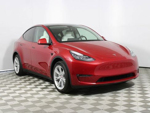 Used 2022 Tesla Model Y Long Range image 8