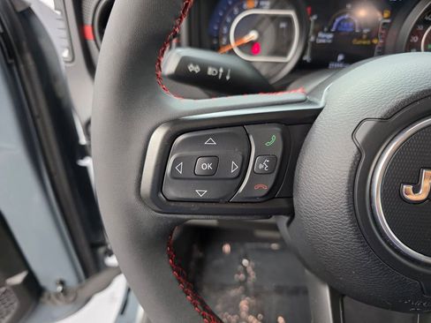 Used 2024 Jeep Wrangler Unlimited Rubicon w/ Technology Group AWD/4WD image 18