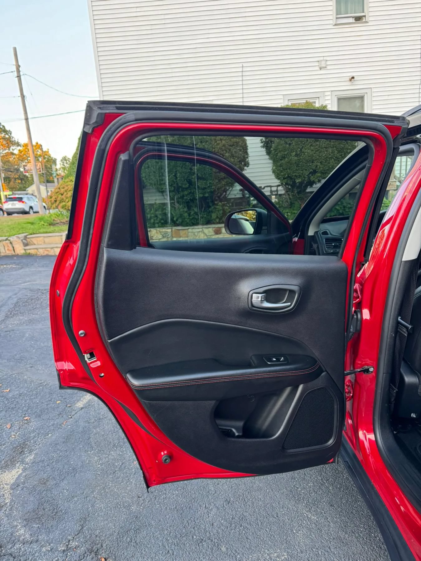 Used 2018 Jeep Compass Trailhawk w/ Cold Weather Group AWD/4WD image 31