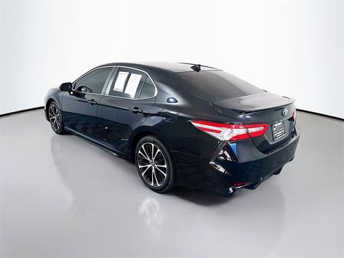 Used 2020 Toyota Camry SE w/ Carpet Mat Package image 5