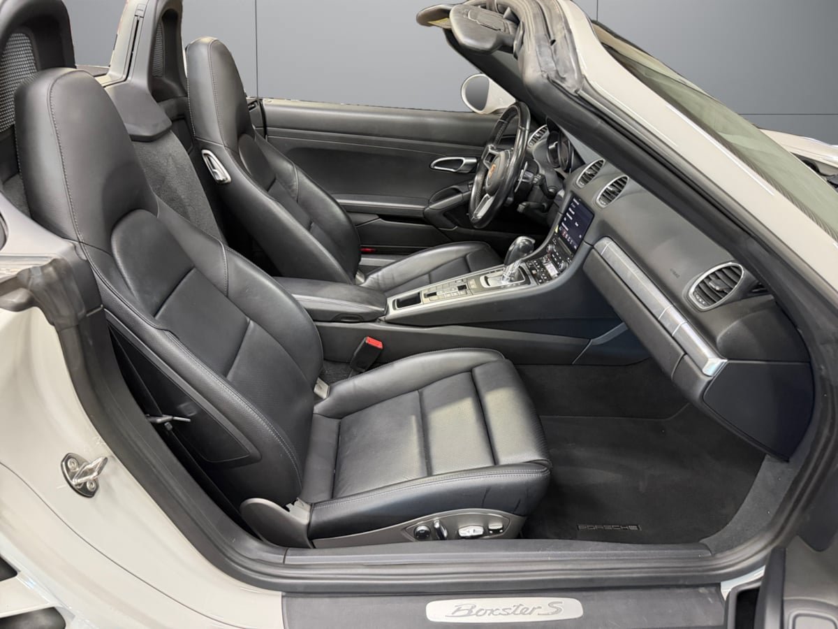 Used 2021 Porsche 718 Boxster S RWD image 17