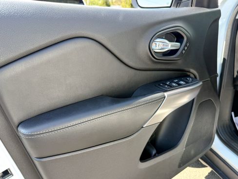 Used 2021 Jeep Cherokee Limited AWD/4WD image 17