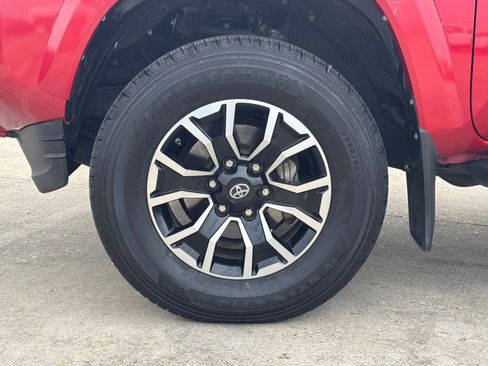 Used 2020 Toyota Tacoma TRD Sport image 11