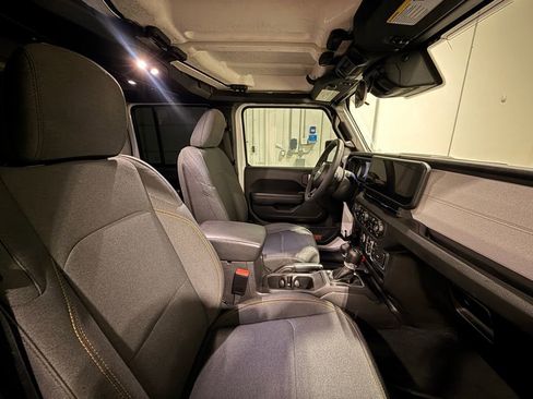 Used 2024 Jeep Wrangler Sport S image 26