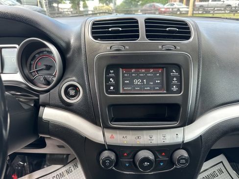 Used 2019 Dodge Journey SE w/ Premium Group FWD image 7