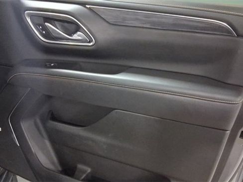 Used 2021 GMC Yukon SLT w/ SLT Premium Package image 18