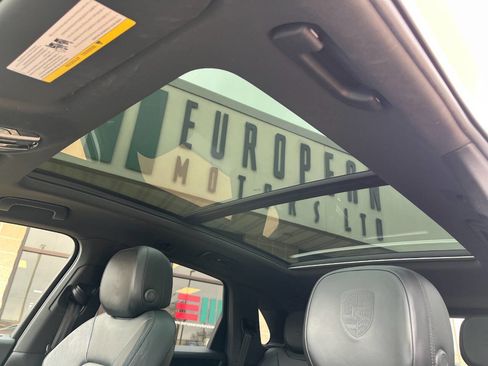 Used 2020 Porsche Cayenne image 27