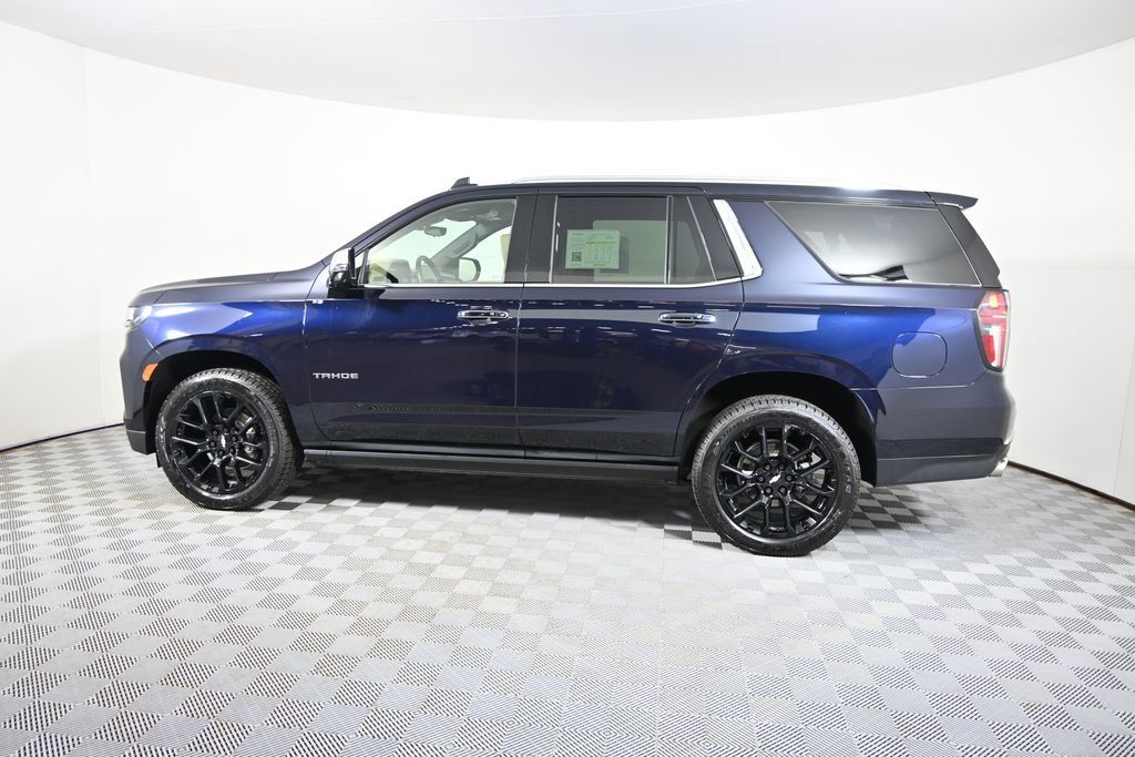Used 2024 Chevrolet Tahoe Premier w/ Premium Package AWD/4WD image 3