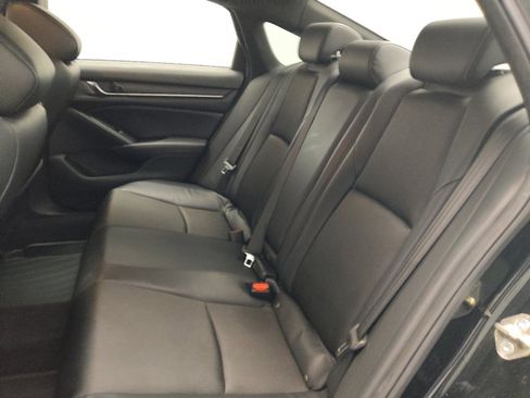 Used 2018 Honda Accord Sport image 18