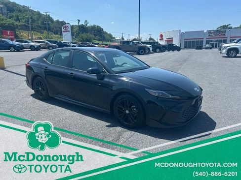Used 2025 Toyota Camry SE FWD image 9