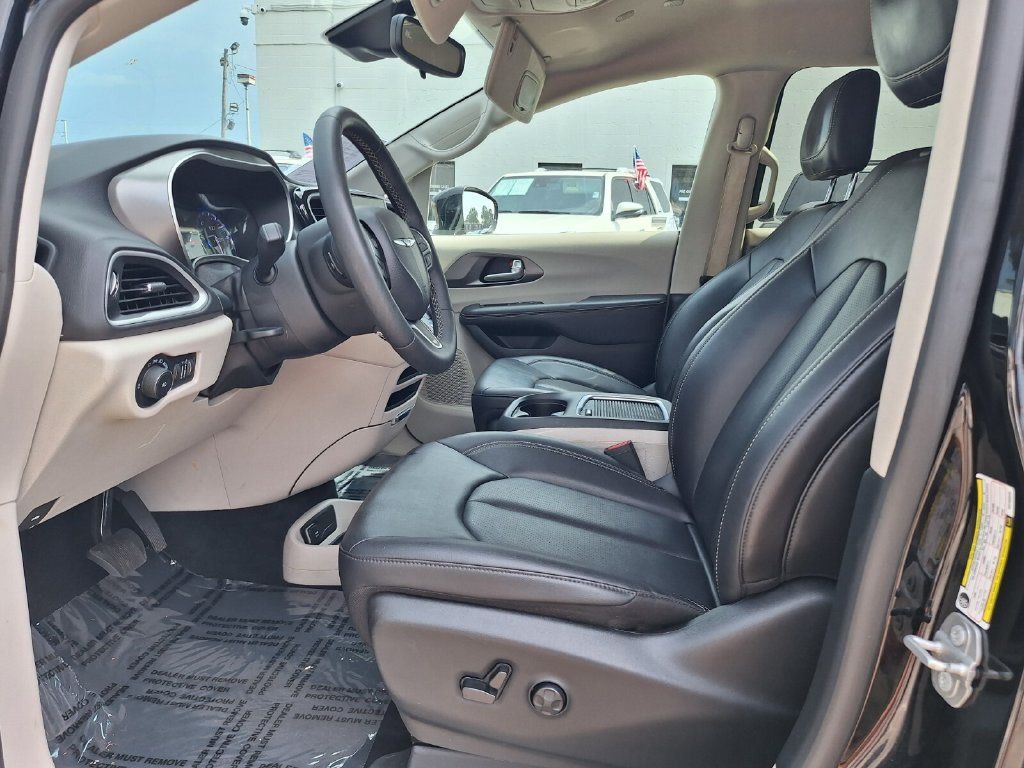 Used 2024 Chrysler Pacifica Touring-L FWD image 14