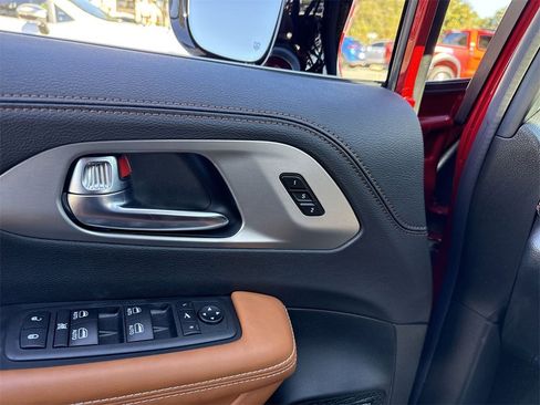 New 2026 Chrysler Pacifica Pinnacle image 13