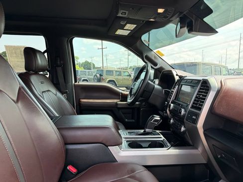 Used 2017 Ford F150 Platinum w/ Equipment Group 701A Luxury AWD/4WD image 24
